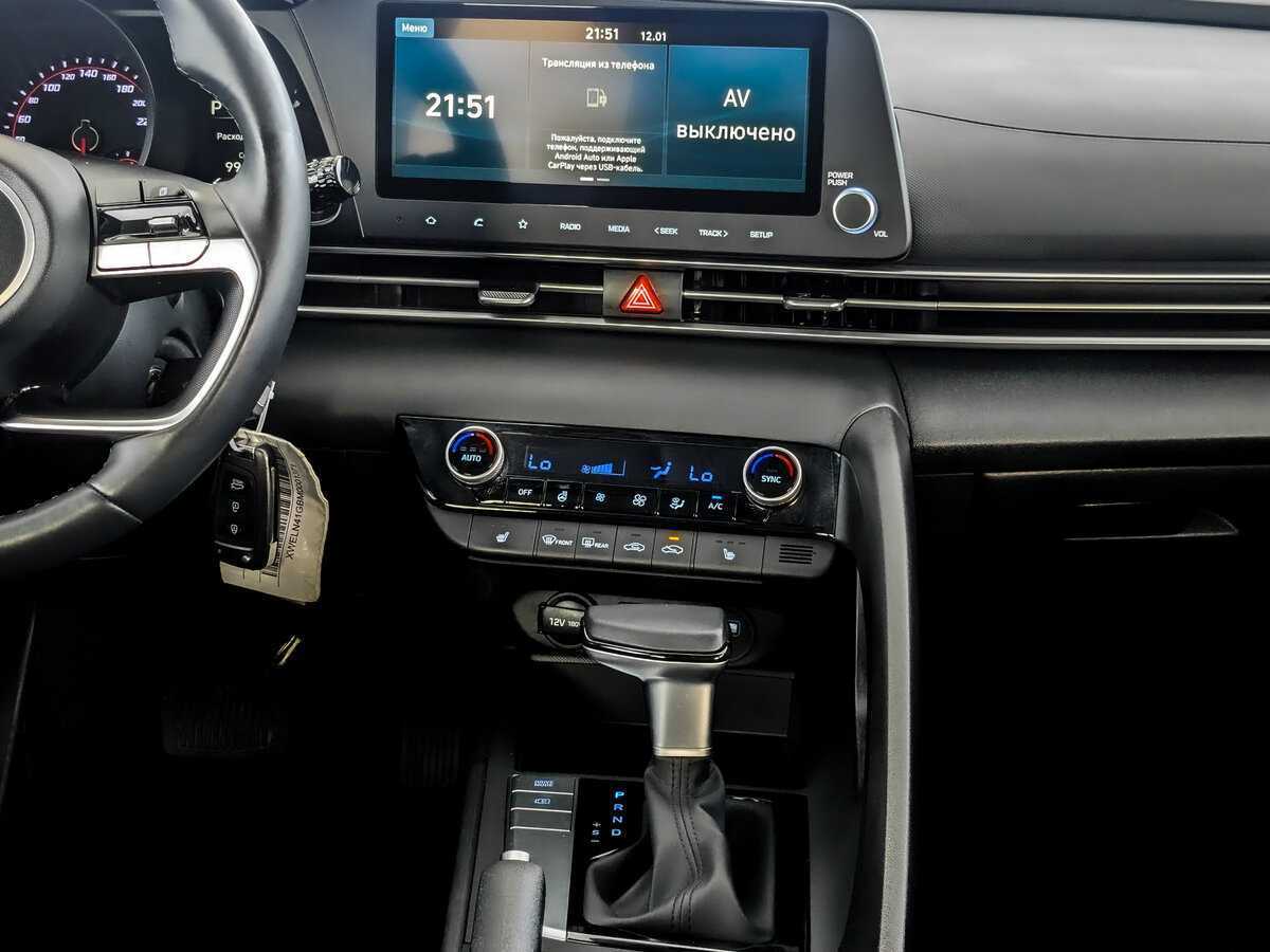 Hyundai Elantra с пробегом — 2021 год. Фото: #12