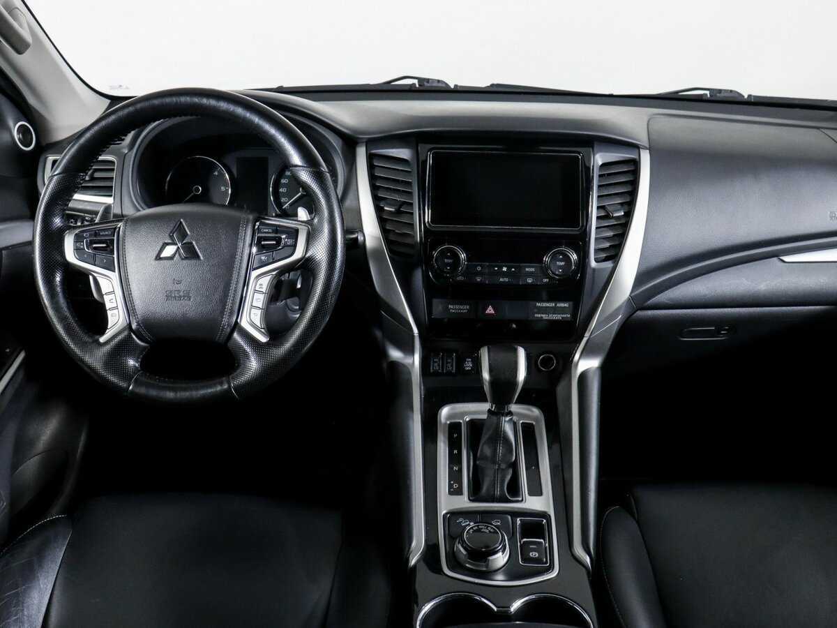 Mitsubishi Pajero Sport с пробегом — 2019 год. Фото: #11