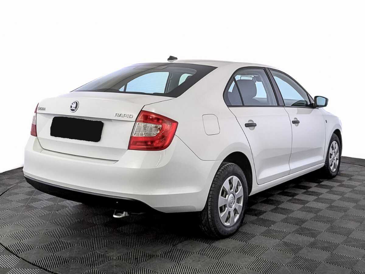 Skoda Rapid с пробегом — 2017 год. Фото: #4