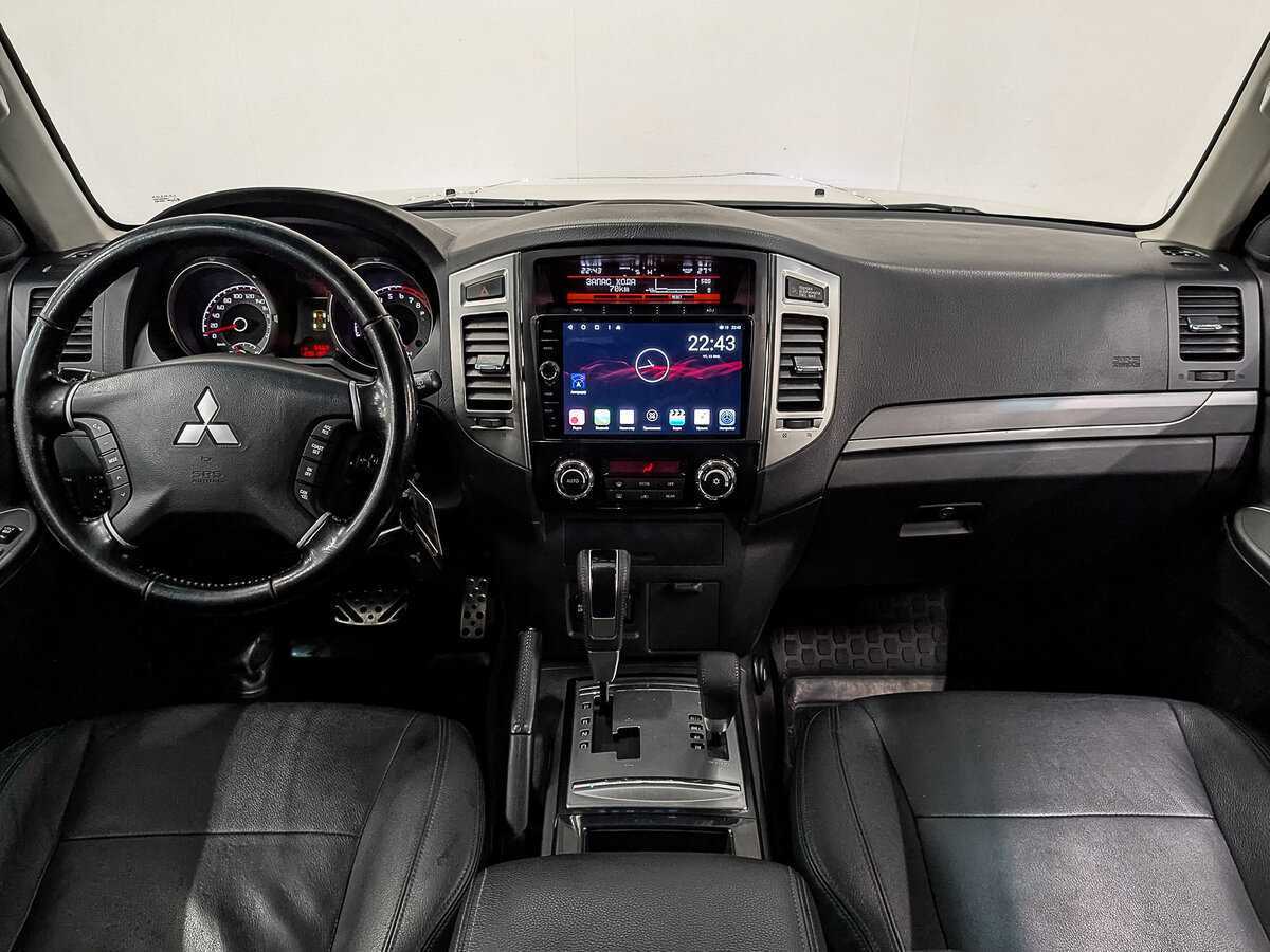 Mitsubishi Pajero с пробегом — 2015 год. Фото: #13