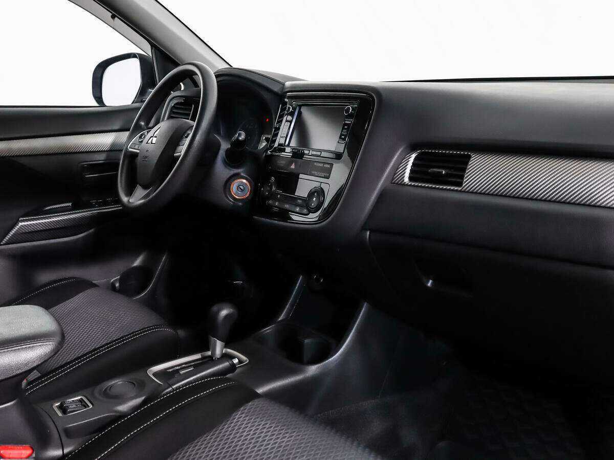 Mitsubishi Outlander с пробегом — 2016 год. Фото: #10