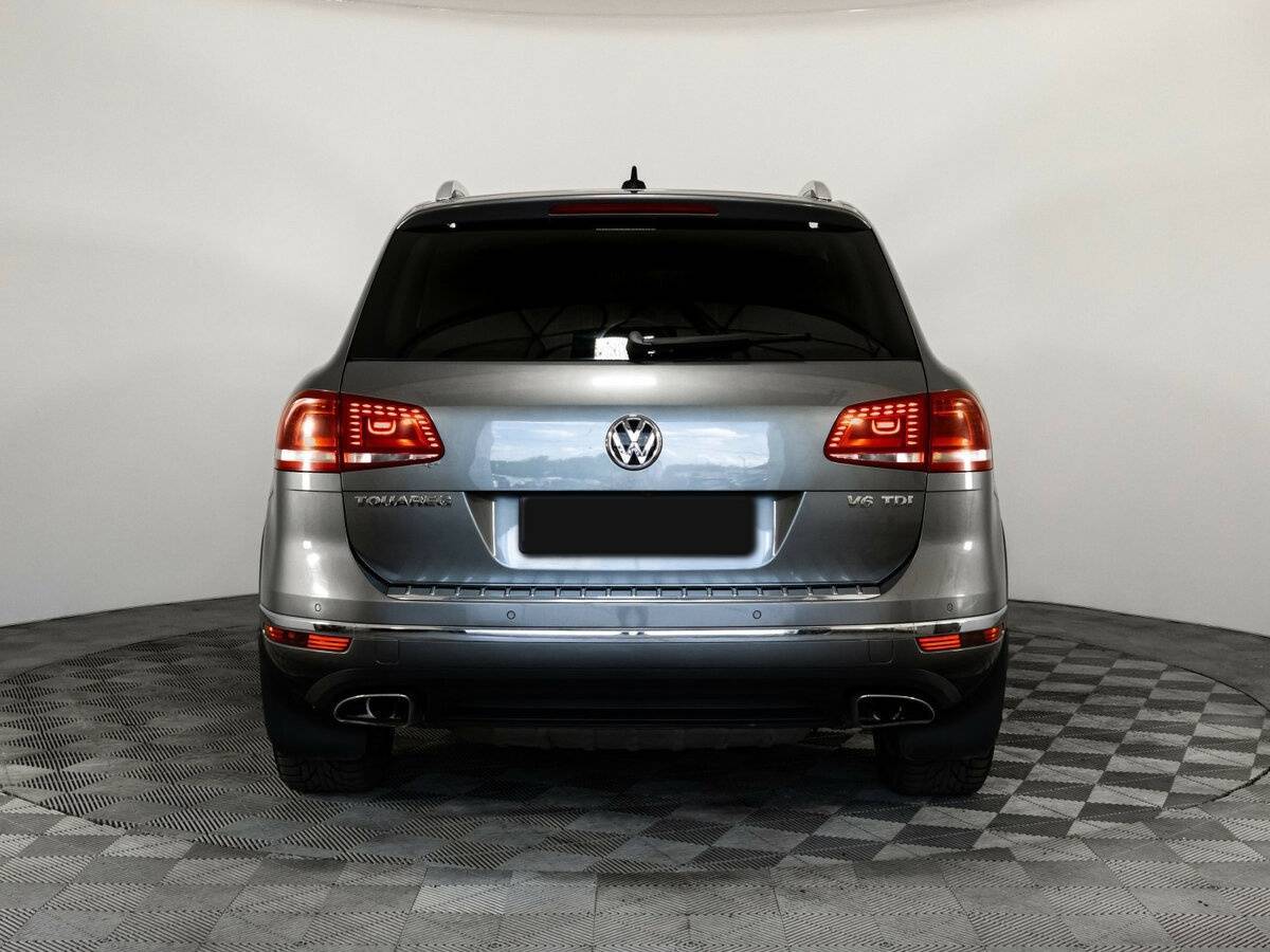 Volkswagen Touareg с пробегом — 2016 год. Фото: #4