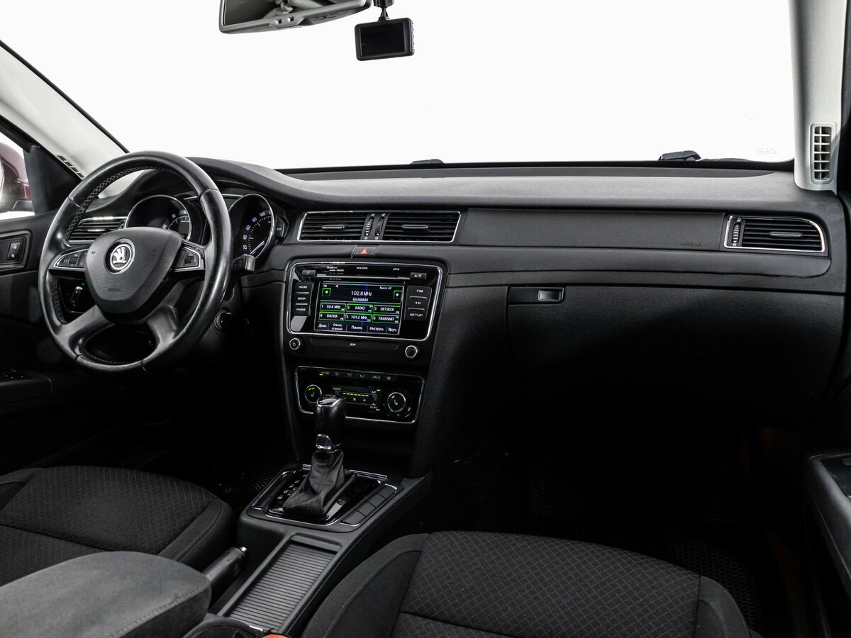 Skoda Superb с пробегом — 2014 год. Фото: #6