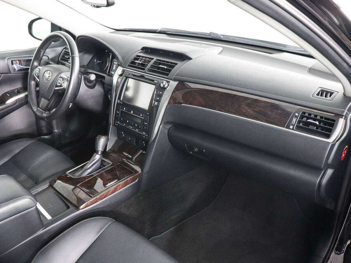 Toyota Camry с пробегом — 2016 год. Фото: #9