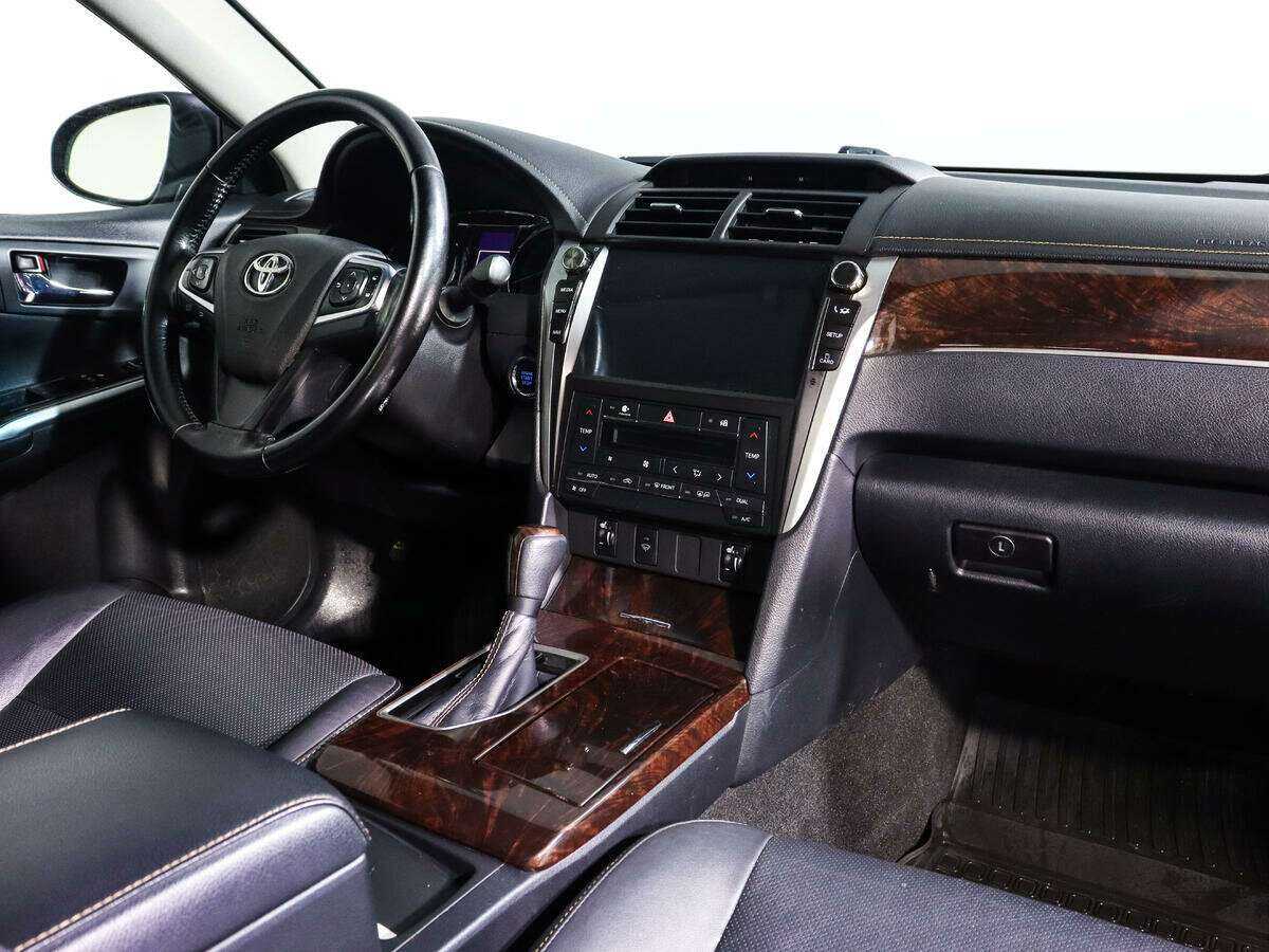 Toyota Camry с пробегом — 2017 год. Фото: #8