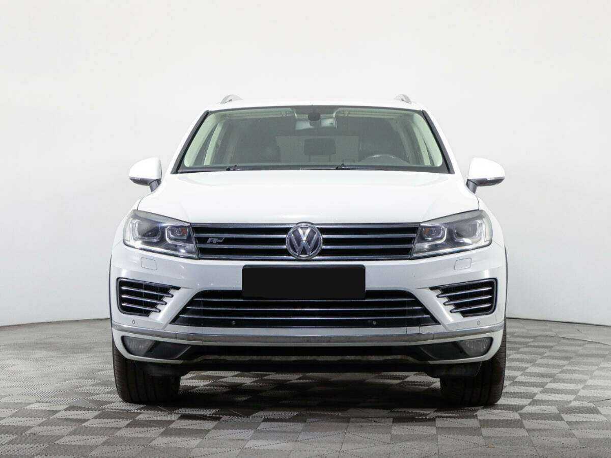 Volkswagen Touareg с пробегом — 2016 год. Фото: #1