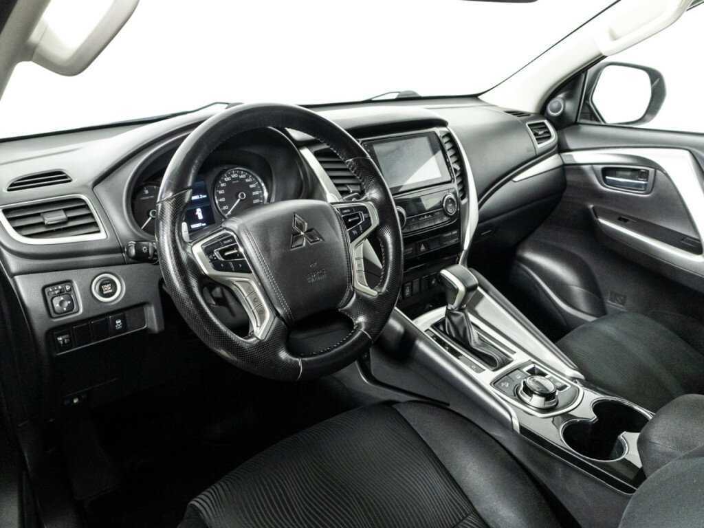 Mitsubishi Pajero Sport с пробегом — 2018 год. Фото: #10