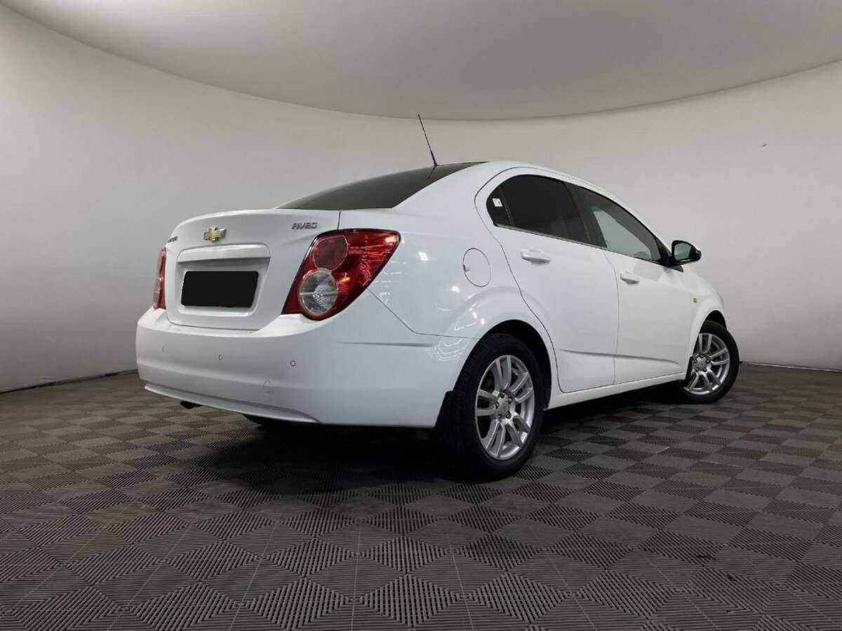 Chevrolet Aveo с пробегом — 2015 год. Фото: #3