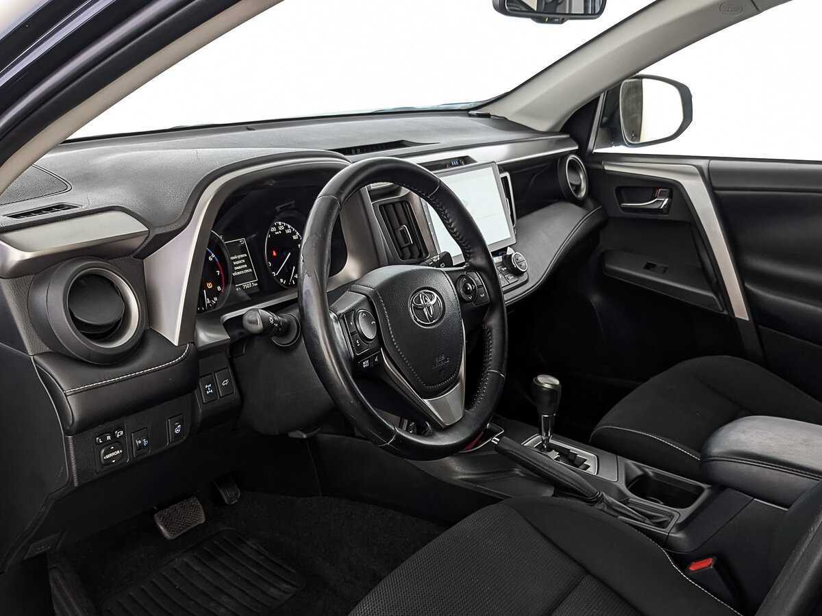 Toyota RAV4 с пробегом — 2017 год. Фото: #13