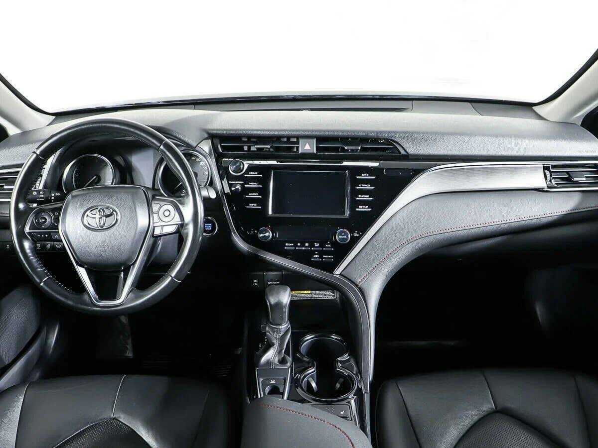 Toyota Camry с пробегом — 2020 год. Фото: #10