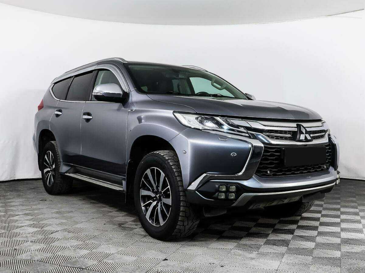 Mitsubishi Pajero Sport с пробегом — 2016 год. Фото: #2