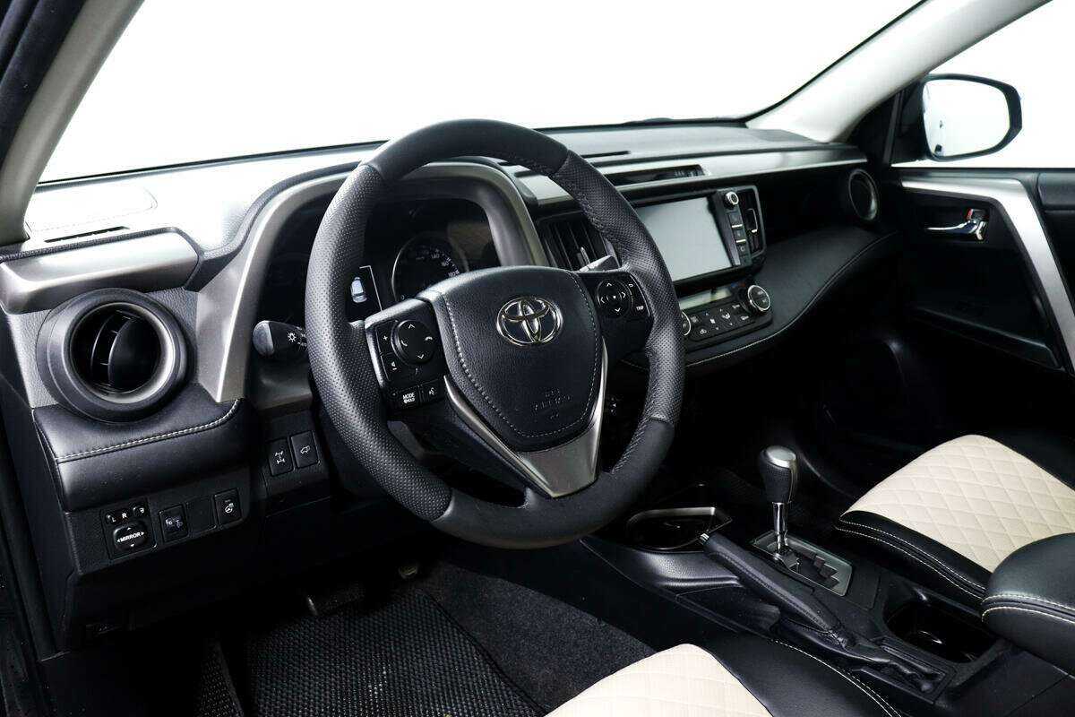 Toyota RAV4 с пробегом — 2017 год. Фото: #12