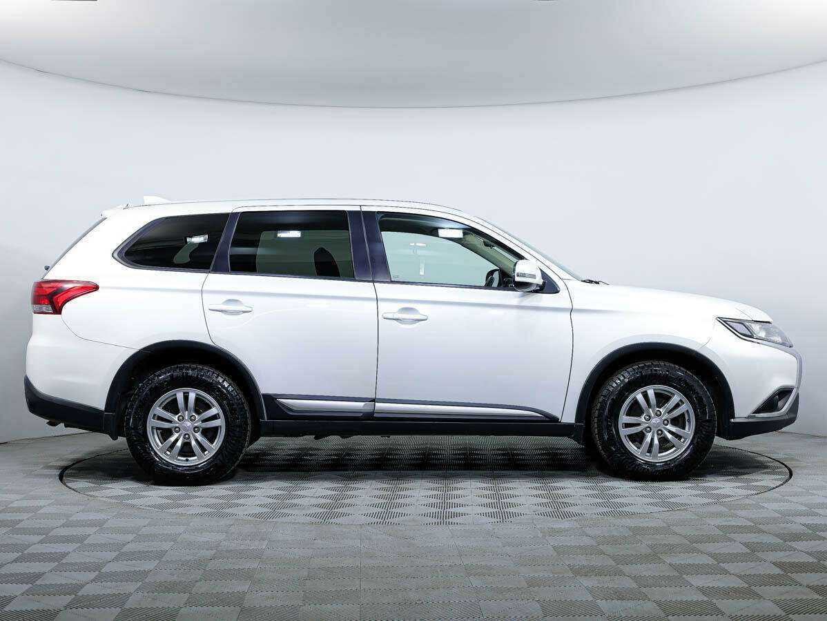 Mitsubishi Outlander с пробегом — 2018 год. Фото: #3