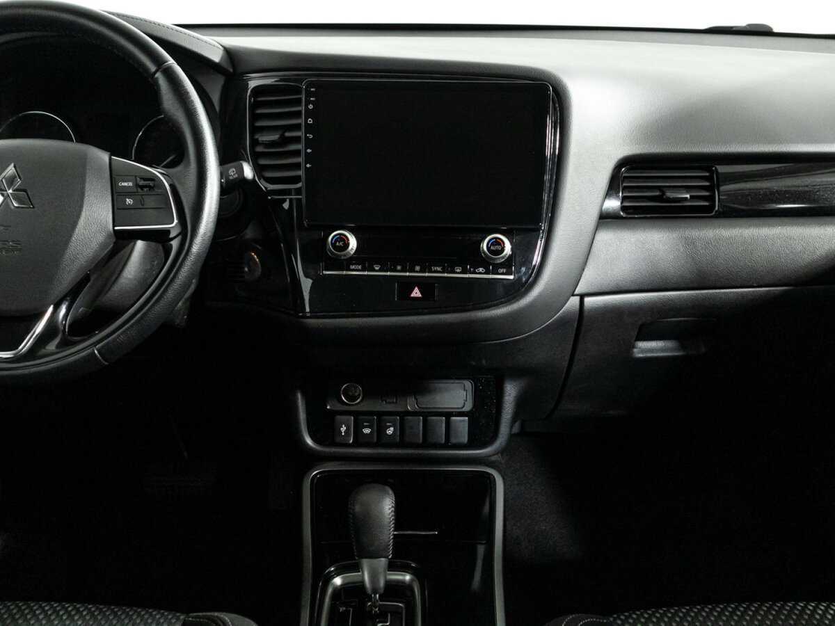 Mitsubishi Outlander с пробегом — 2021 год. Фото: #12