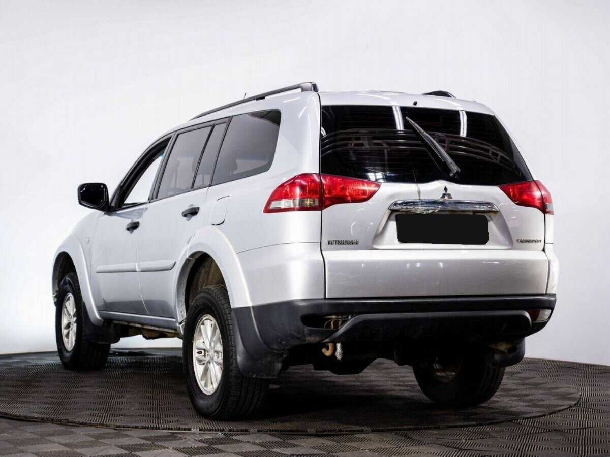 Mitsubishi Pajero Sport с пробегом — 2014 год. Фото: #3