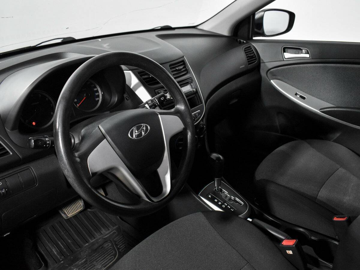 Hyundai Solaris с пробегом — 2012 год. Фото: #8