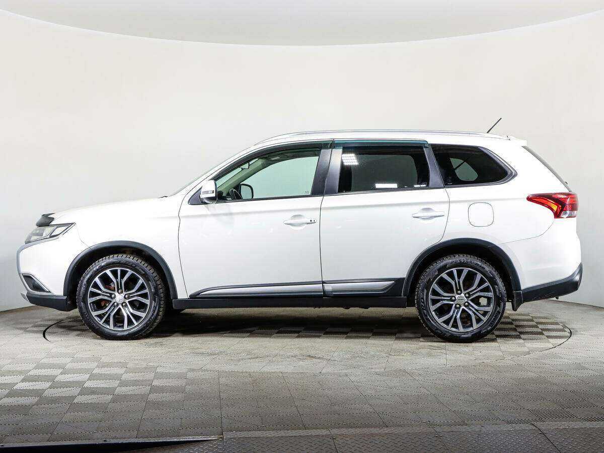 Mitsubishi Outlander с пробегом — 2015 год. Фото: #7