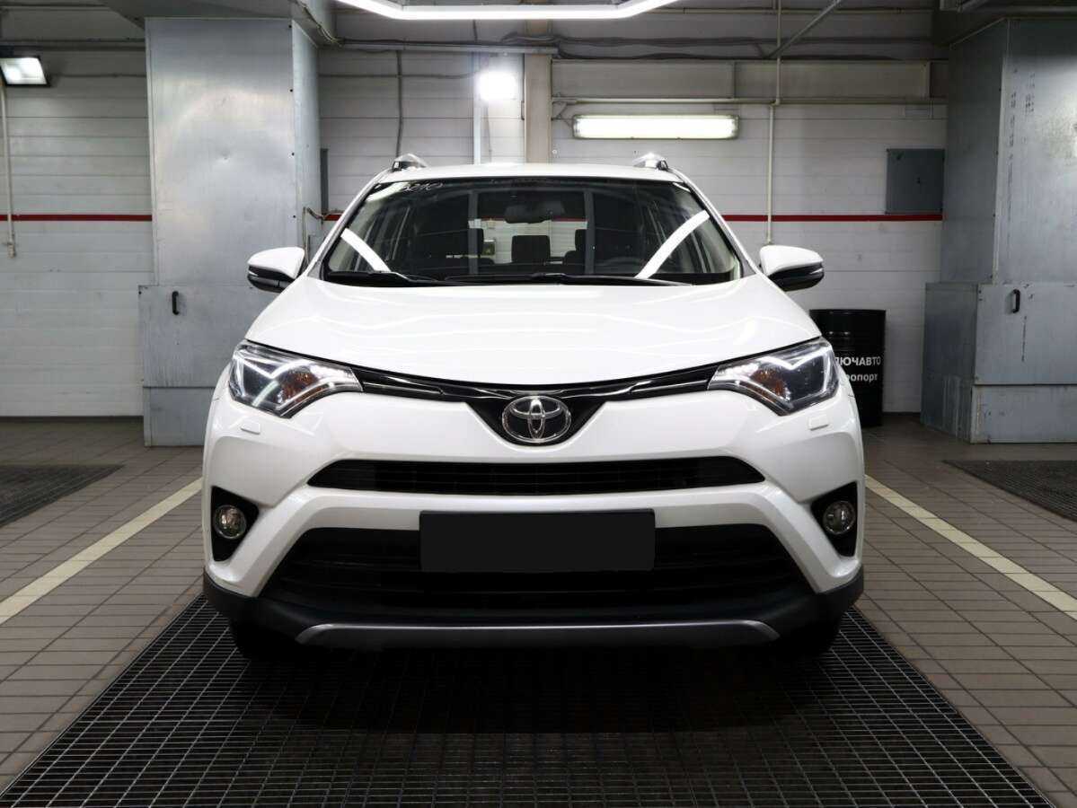 Toyota RAV4 с пробегом — 2017 год. Фото: #1