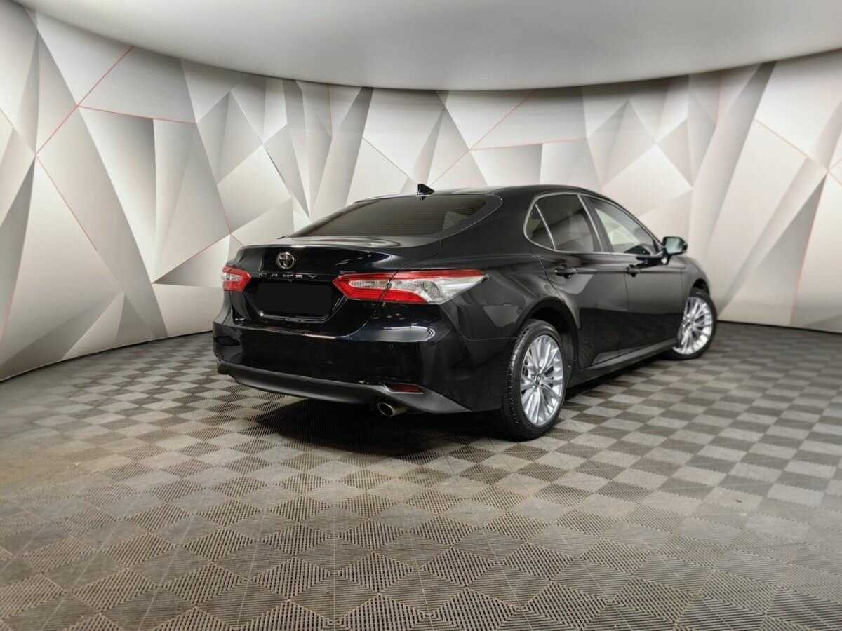 Toyota Camry с пробегом — 2019 год. Фото: #1