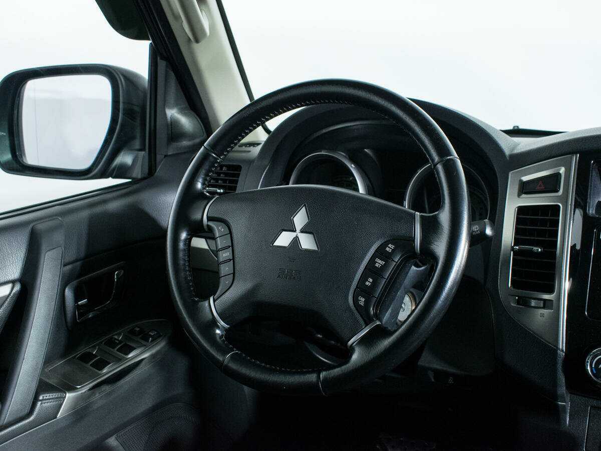 Mitsubishi Pajero с пробегом — 2014 год. Фото: #10