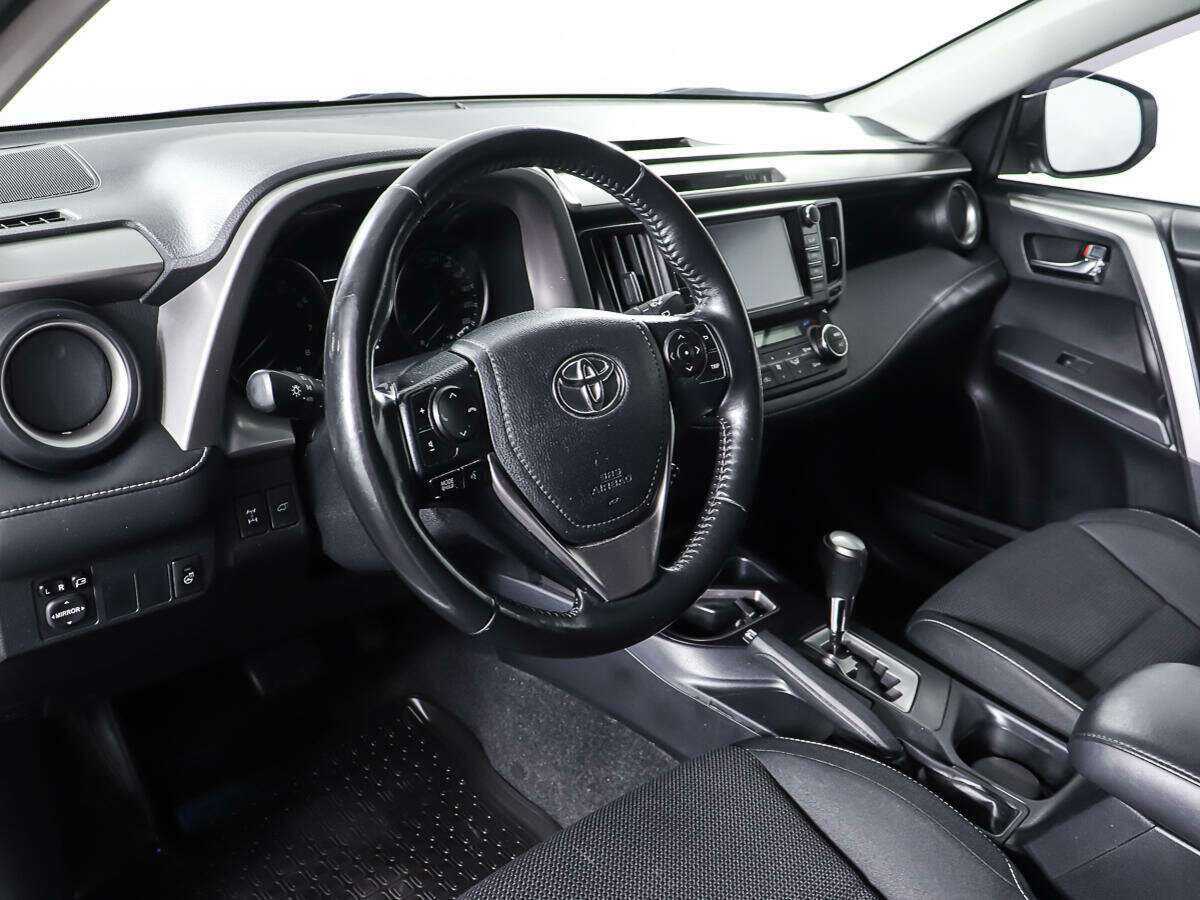 Toyota RAV4 с пробегом — 2019 год. Фото: #12