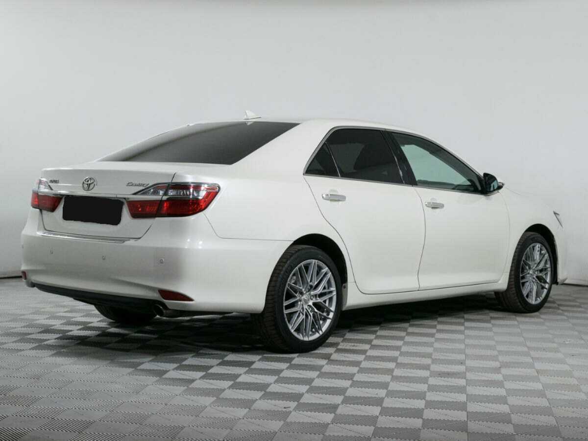 Toyota Camry с пробегом — 2017 год. Фото: #3
