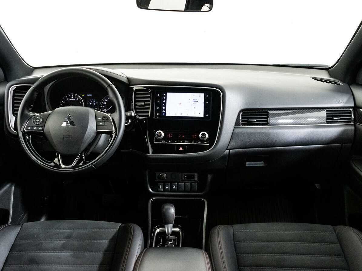 Mitsubishi Outlander с пробегом — 2021 год. Фото: #9