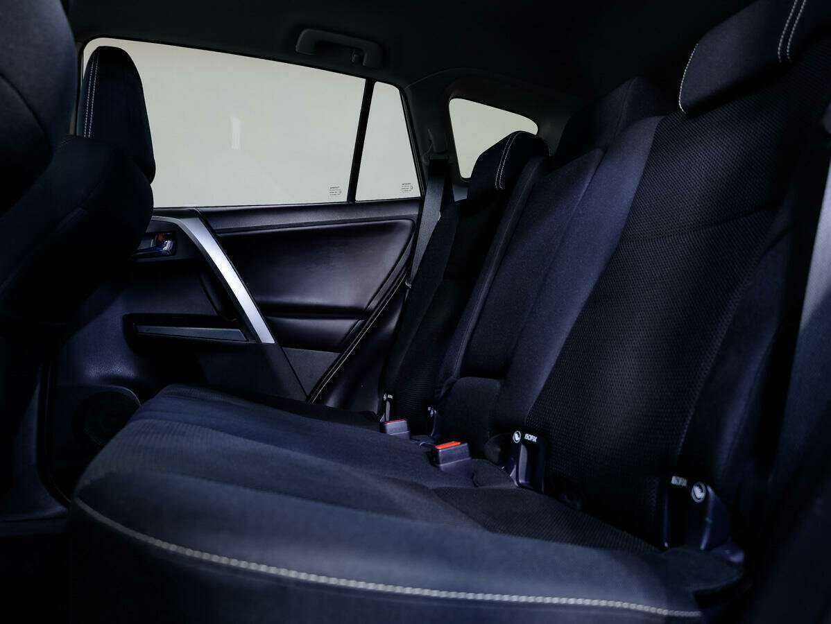 Toyota RAV4 с пробегом — 2019 год. Фото: #8
