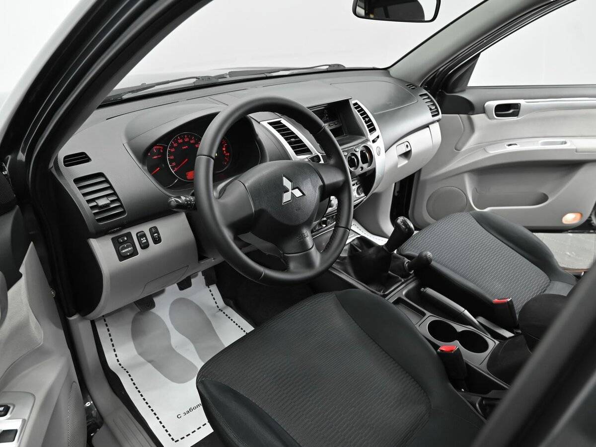 Mitsubishi Pajero Sport с пробегом — 2012 год. Фото: #7