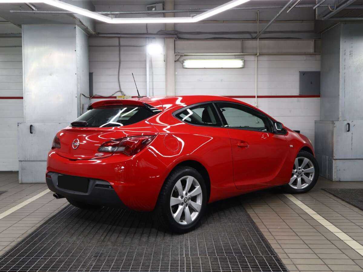 Opel Astra с пробегом — 2012 год. Фото: #1