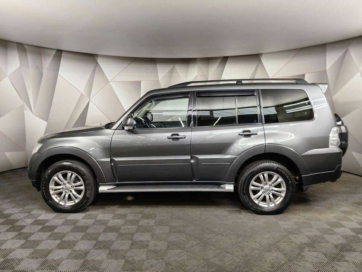 Mitsubishi Pajero с пробегом — 2015 год. Фото: #4