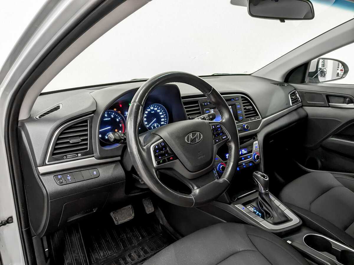 Hyundai Elantra с пробегом — 2017 год. Фото: #15