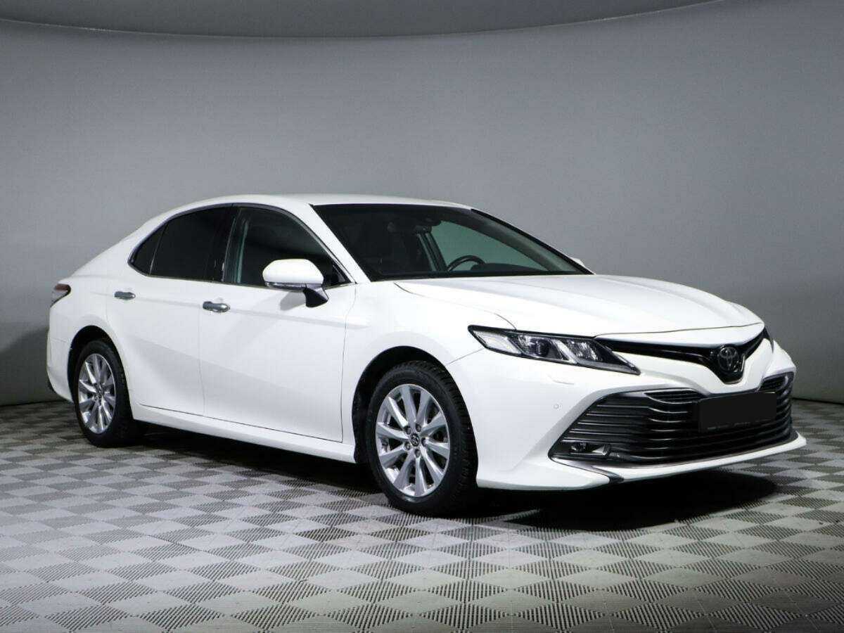 Toyota Camry с пробегом — 2018 год. Фото: #2