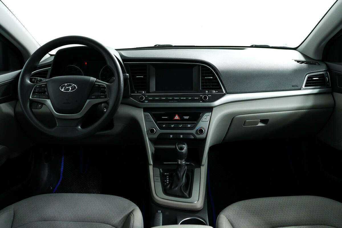 Hyundai Elantra с пробегом — 2016 год. Фото: #10