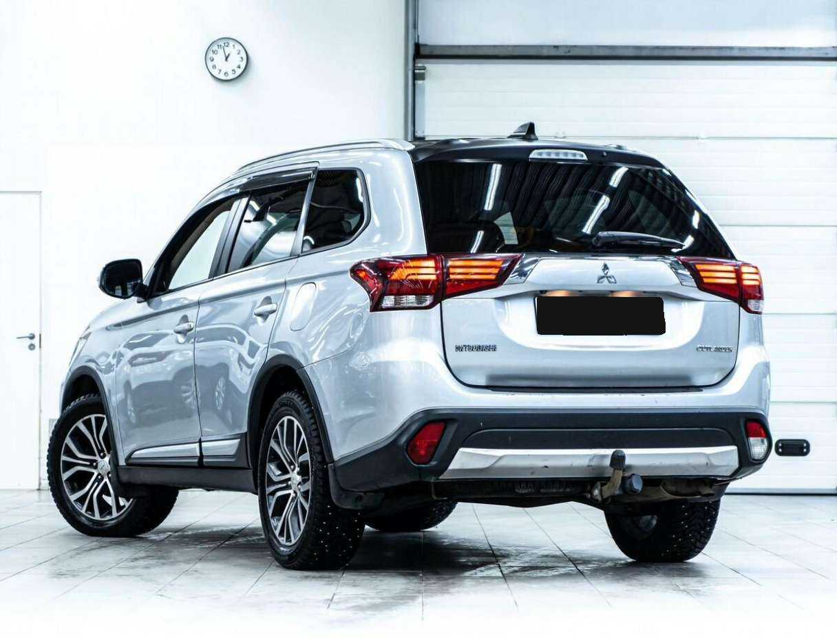 Mitsubishi Outlander с пробегом — 2017 год. Фото: #3