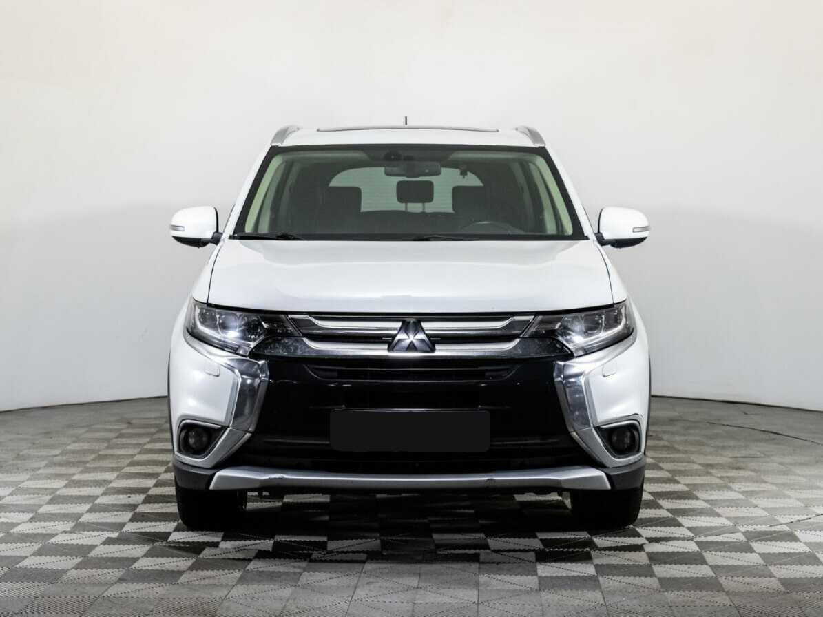 Mitsubishi Outlander с пробегом — 2016 год. Фото: #1