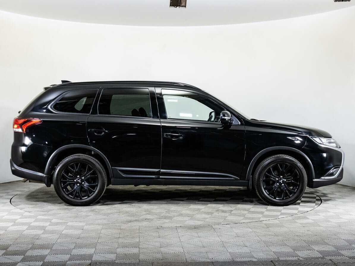 Mitsubishi Outlander с пробегом — 2021 год. Фото: #3