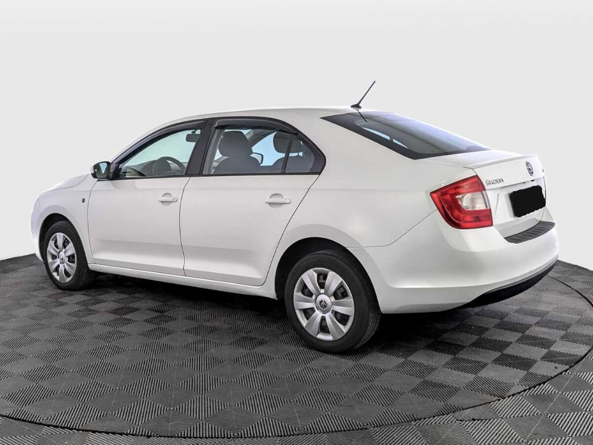 Skoda Rapid с пробегом — 2015 год. Фото: #6