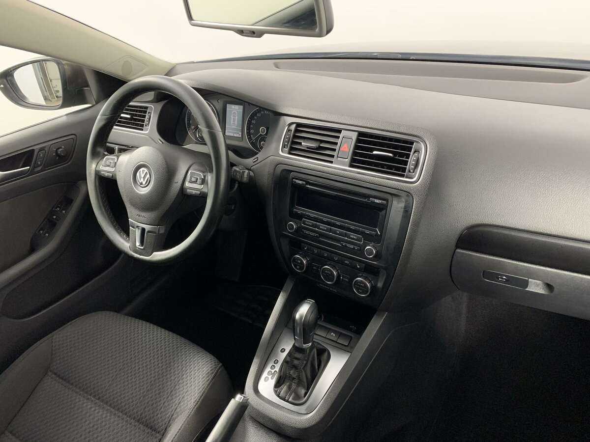 Volkswagen Jetta с пробегом — 2013 год. Фото: #8