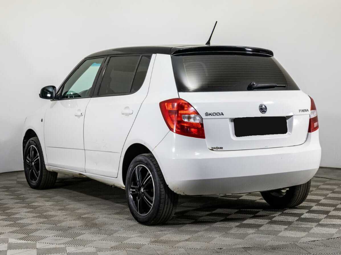 Skoda Fabia с пробегом — 2013 год. Фото: #6