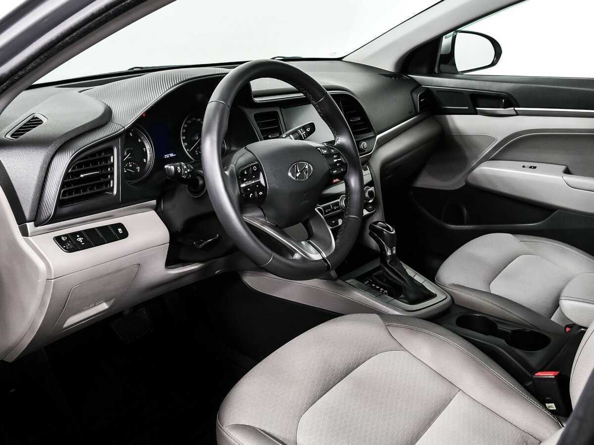 Hyundai Elantra с пробегом — 2020 год. Фото: #11
