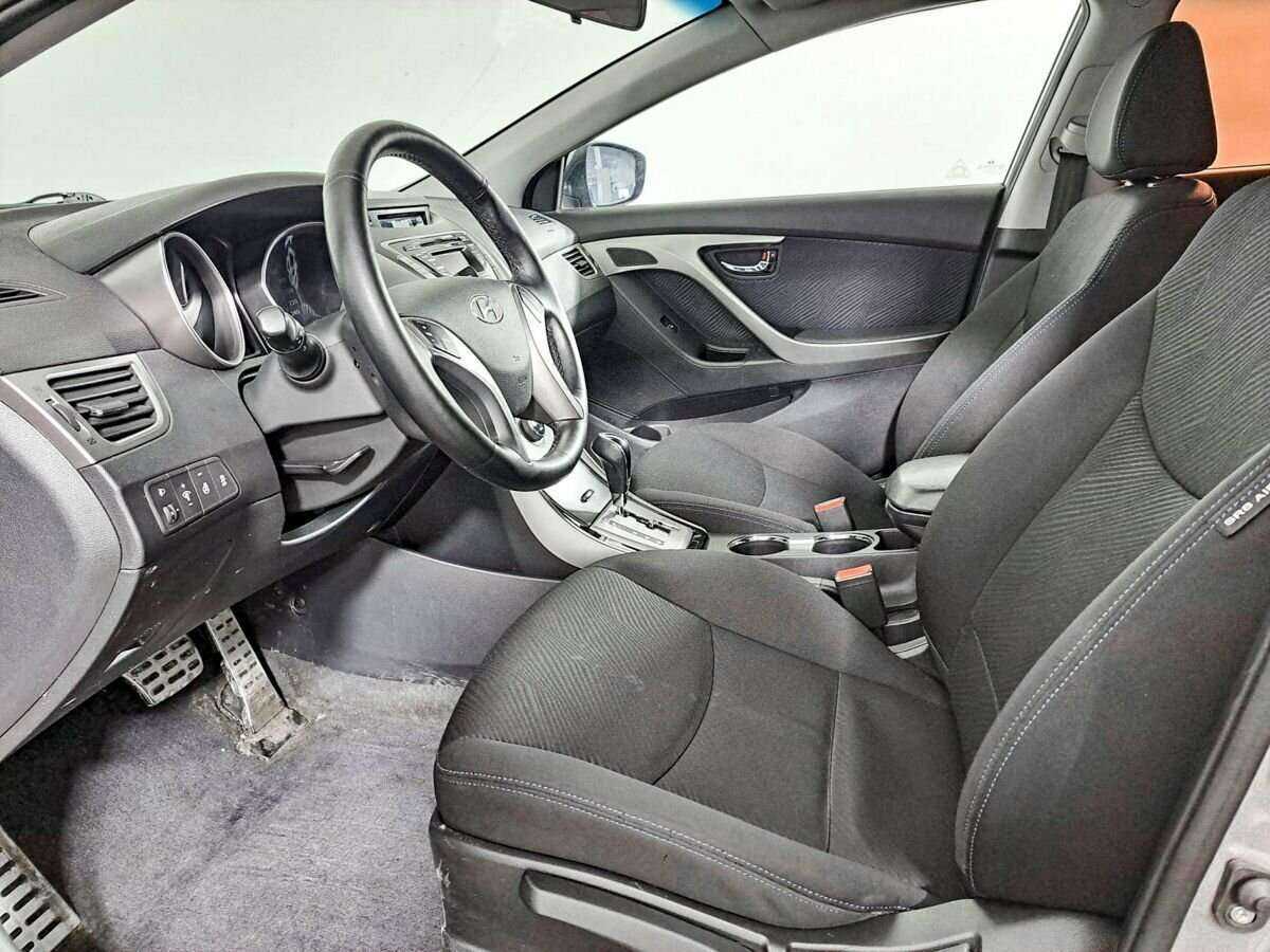 Hyundai Elantra с пробегом — 2013 год. Фото: #13