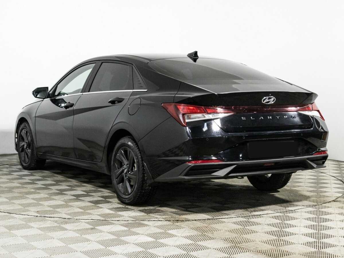 Hyundai Elantra с пробегом — 2021 год. Фото: #6