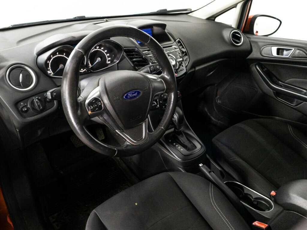 Ford Fiesta с пробегом — 2015 год. Фото: #10