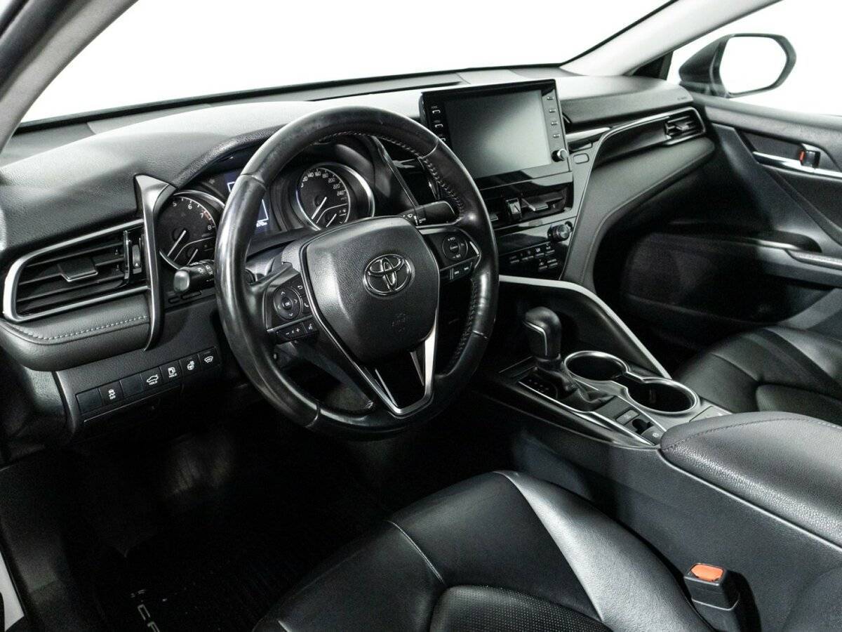 Toyota Camry с пробегом — 2021 год. Фото: #10