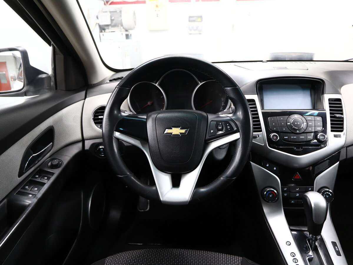 Chevrolet Cruze с пробегом — 2012 год. Фото: #15