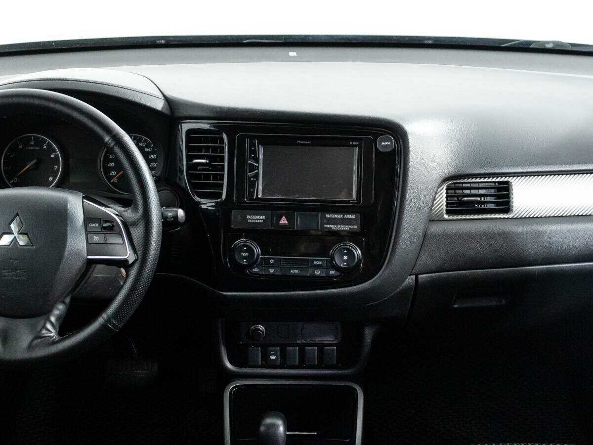Mitsubishi Outlander с пробегом — 2017 год. Фото: #12