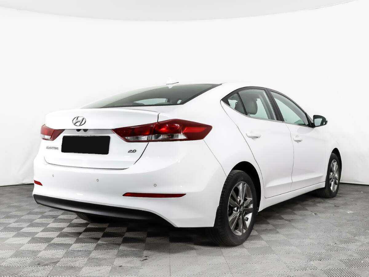 Hyundai Elantra с пробегом — 2017 год. Фото: #4