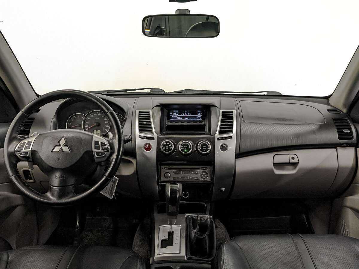 Mitsubishi Pajero Sport с пробегом — 2012 год. Фото: #9