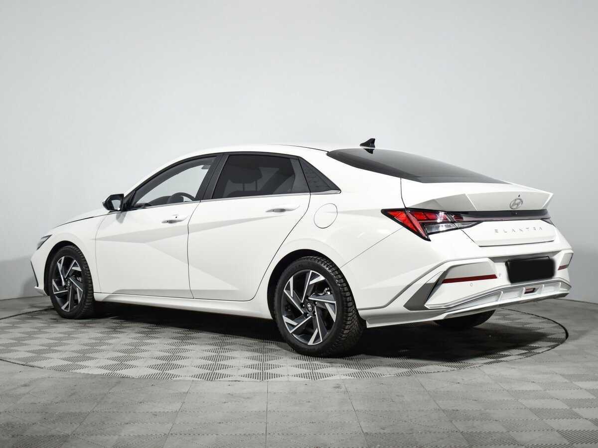 Hyundai Elantra с пробегом — 2023 год. Фото: #6